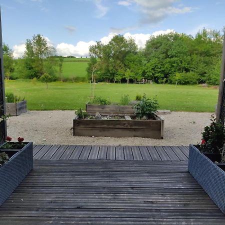 Au Pied Du Lariat Bed & Breakfast Léoville Екстериор снимка