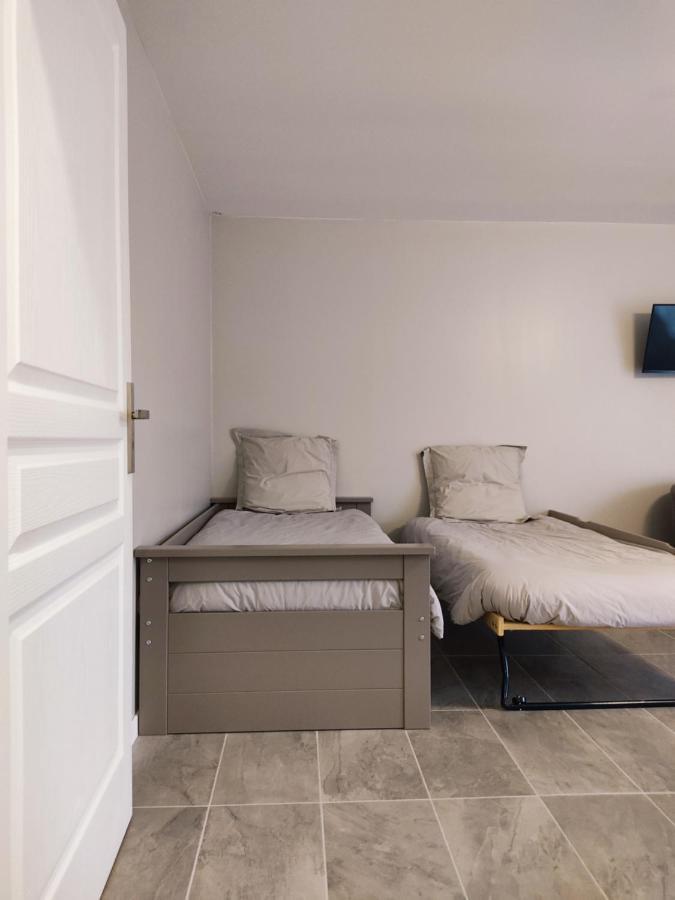 Au Pied Du Lariat Bed & Breakfast Léoville Екстериор снимка