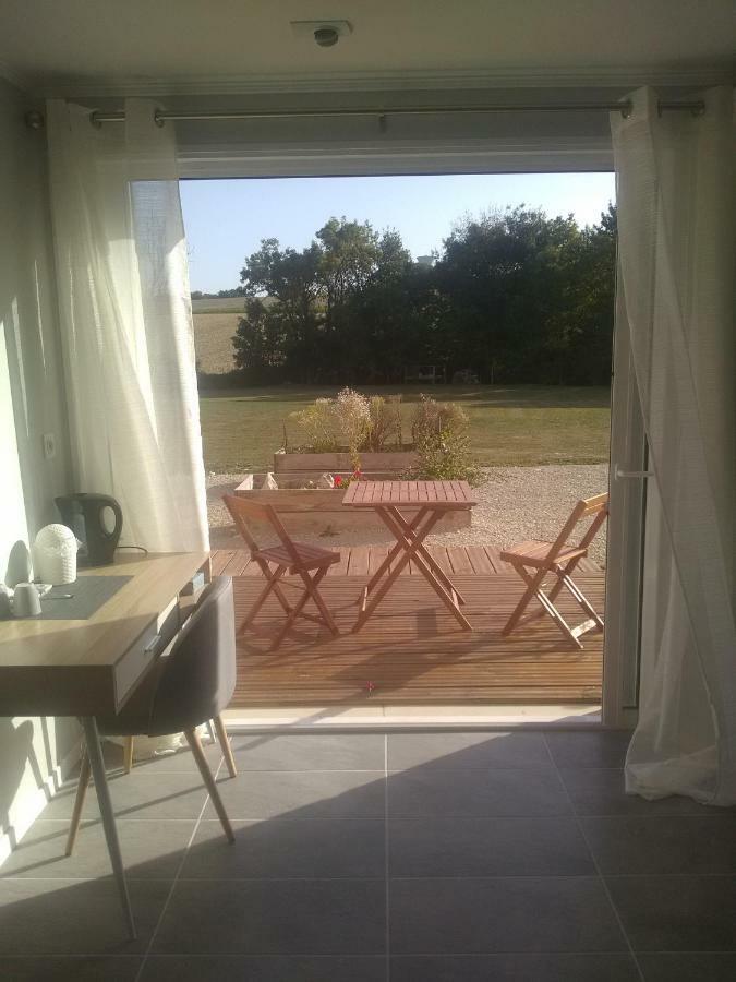 Au Pied Du Lariat Bed & Breakfast Léoville Екстериор снимка