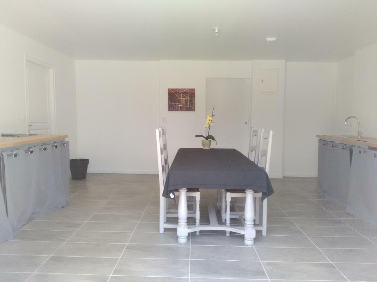 Au Pied Du Lariat Bed & Breakfast Léoville Екстериор снимка